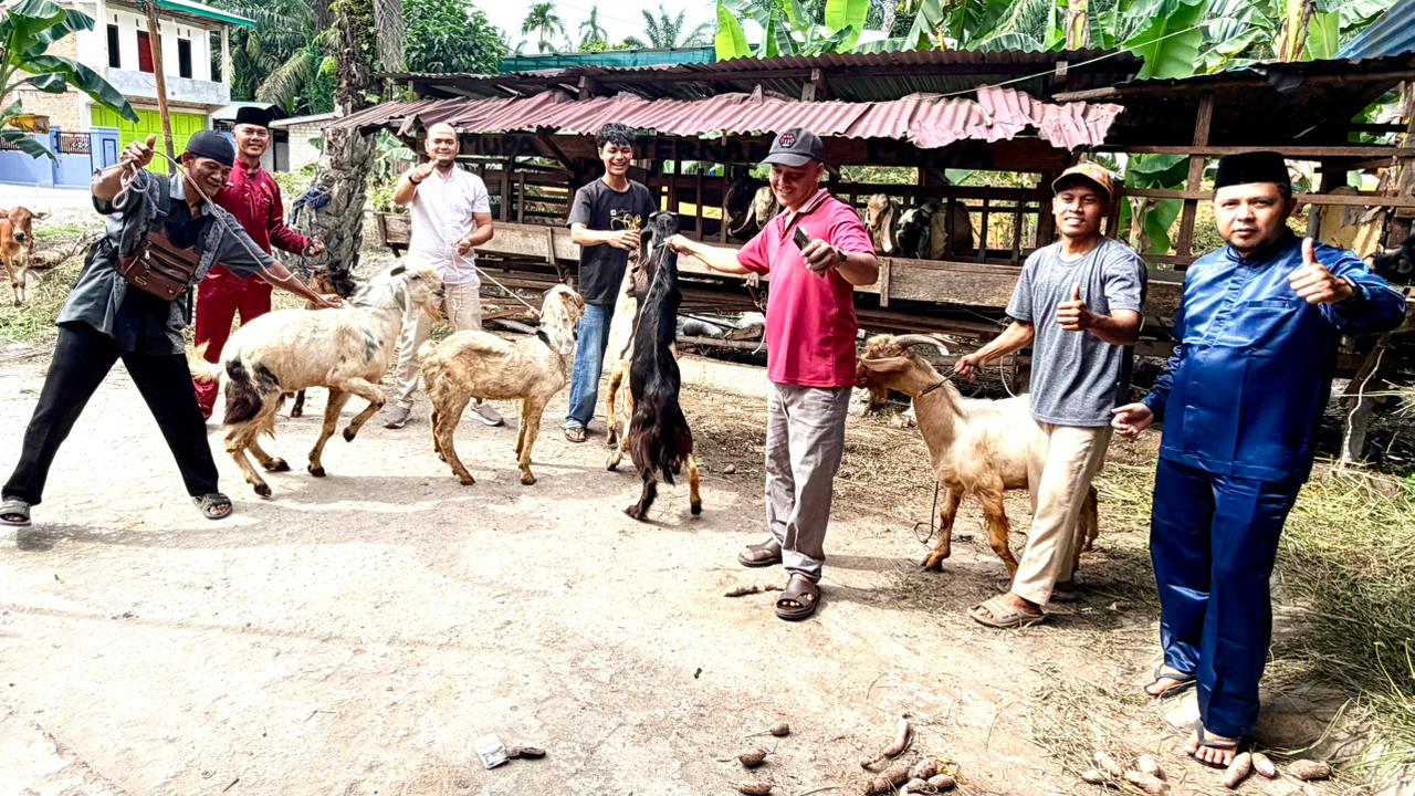 PT Sumber Tani Agung Oils And Fats Salurkan 6 Ekor Kambing Kurban untuk Masyarakat Ring 1 dan Karyawan di Sungai Sembilan